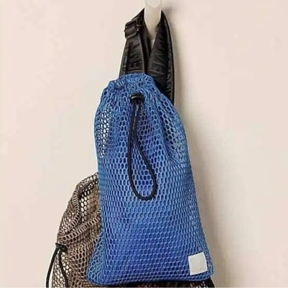 Free People FP Movement Mini Mesh Sling Bag in Lapis Royal Blue NWOT New - Picture 3 of 16